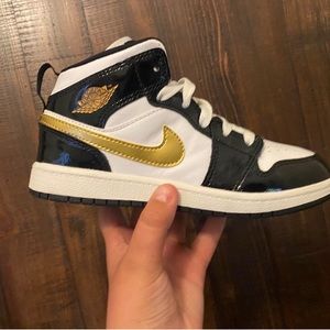 Jordan 1 mid ps patent gold/black